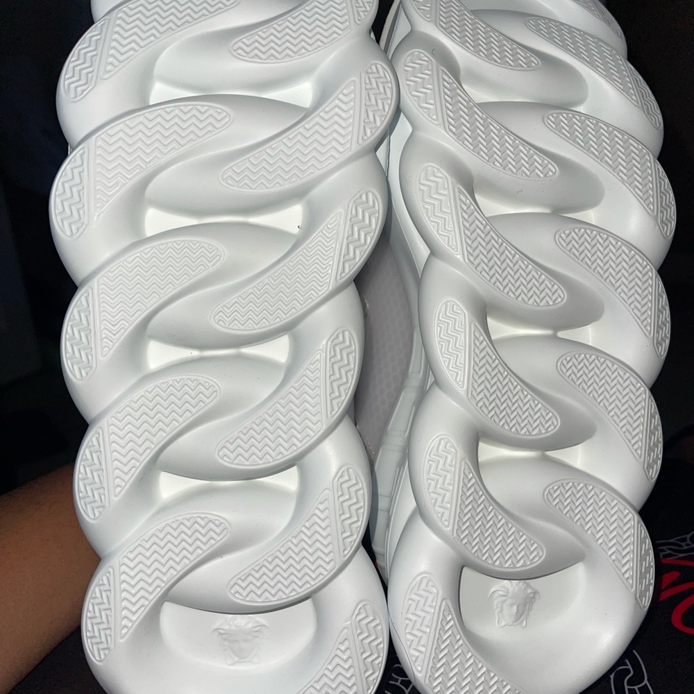 BNIB women’s VERSACE chain reaction size 41 - Picture 2 of 7